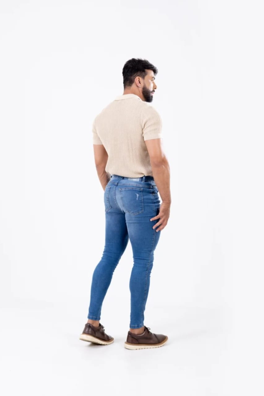 Calça Jeans Skinny Azul Claro com Puídos — foto 3